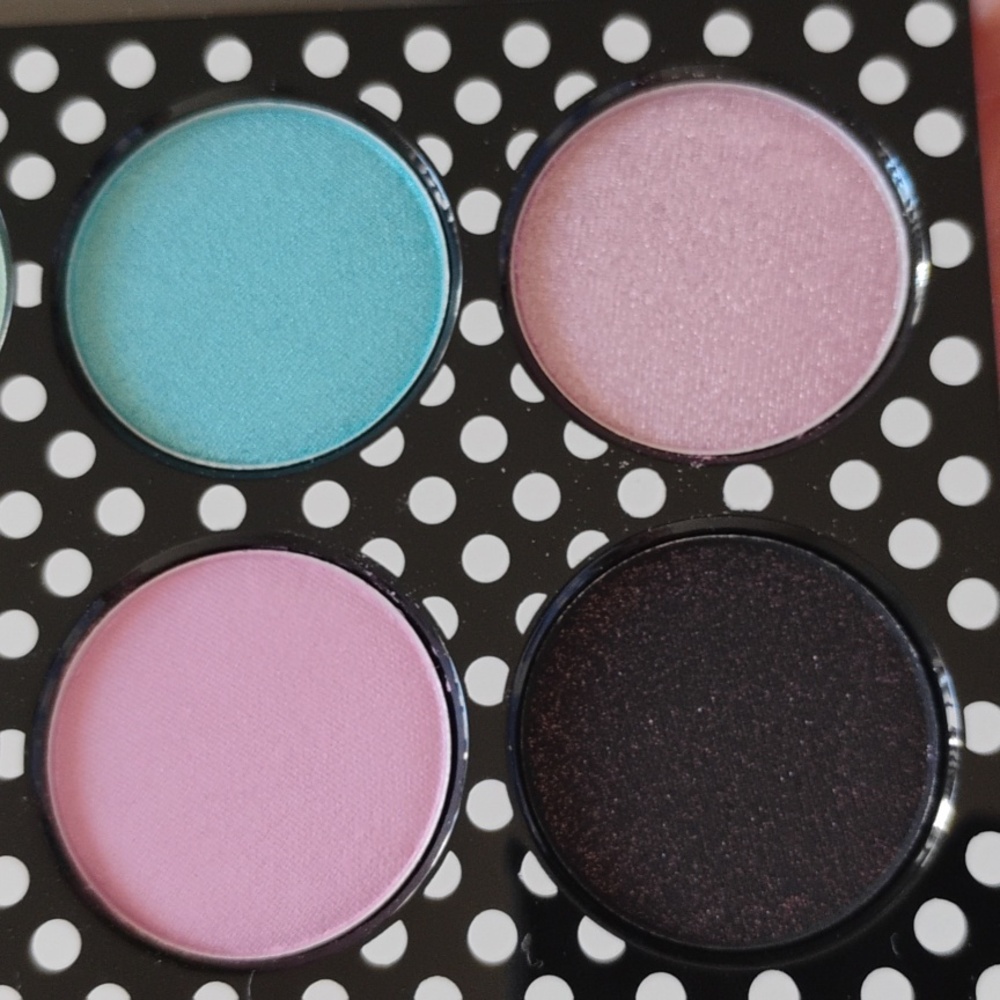 MAC Richard Quinn Colab Eyeshadows Spring Colors - Picture 5 of 9